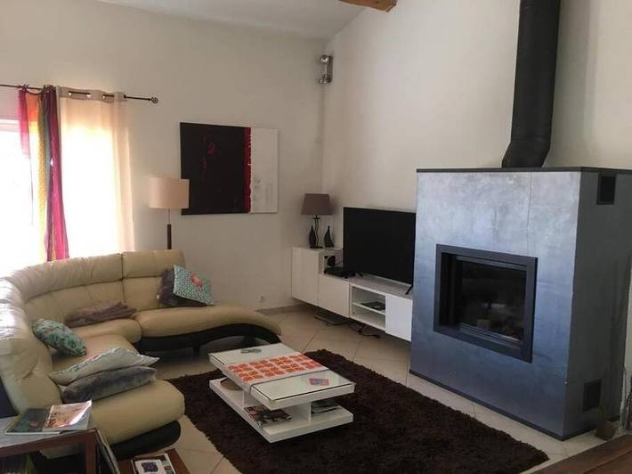 Location de vacances pour 9 personnes, avec piscine ainsi que jardin et vue à Bellegarde - 2