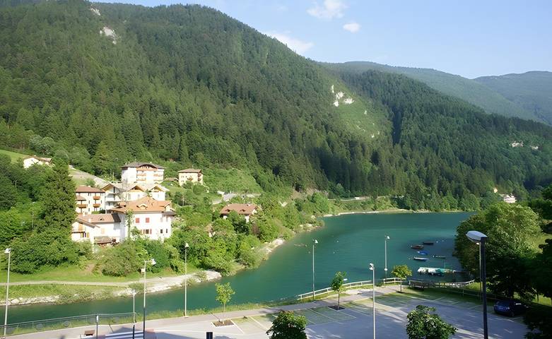 Gîte pour 6 personnes, avec balcon et vue sur le lac, animaux acceptés à Molveno - 3