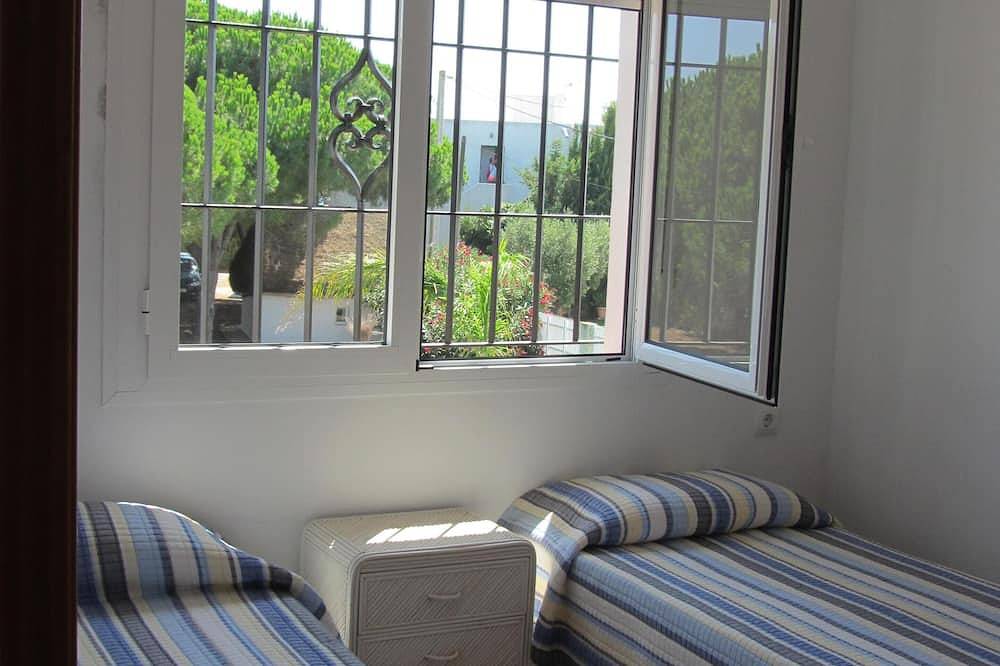 Casa con gran abertura jardín sobre la playa, 2 indépdts apartamentos, 8 a 12 pers in Cabo Trafalgar, Barbate
