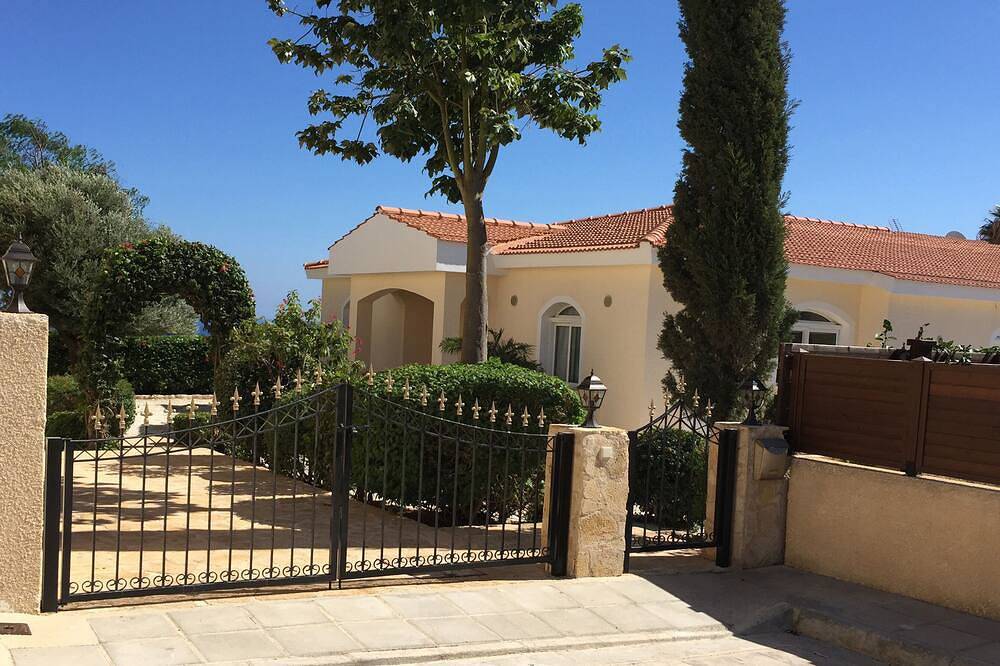 Neu! Luxusvilla am Meer mit privatem Pool und atemberaubendem Meerblick in Πισσούρι, Südzypern