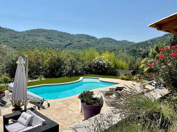 Cottage pour 2 personnes, avec piscine ainsi que vue et jardin à Le Bar-sur-Loup