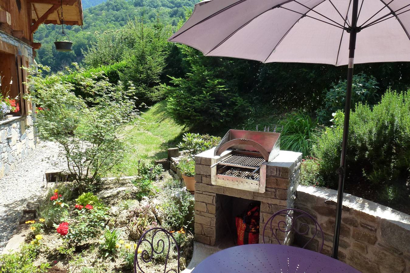 Chalet "Helnes - Contemporain" avec vue sur les montagnes, terrasse privée et Wi-Fi in Savoie