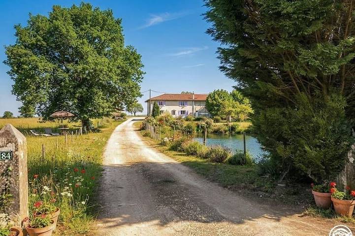 Location de vacances pour 11 personnes, avec Jardin à Saint-Bénigne