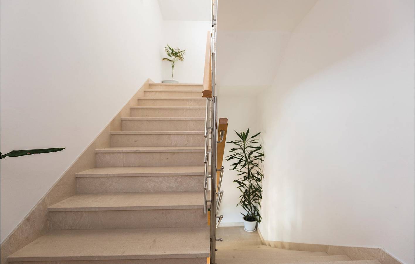 Ganze Ferienwohnung, Gemütliche Ferienwohnung mit Meerblick, Terrasse, Küche und Parkplatz in der Nähe von Makarska in Makarska, Makarska Riviera