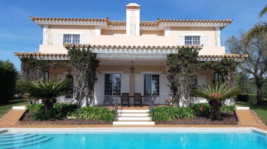 Villa para 9 pessoas, com piscina e vista e ainda jardim em Moncarapacho