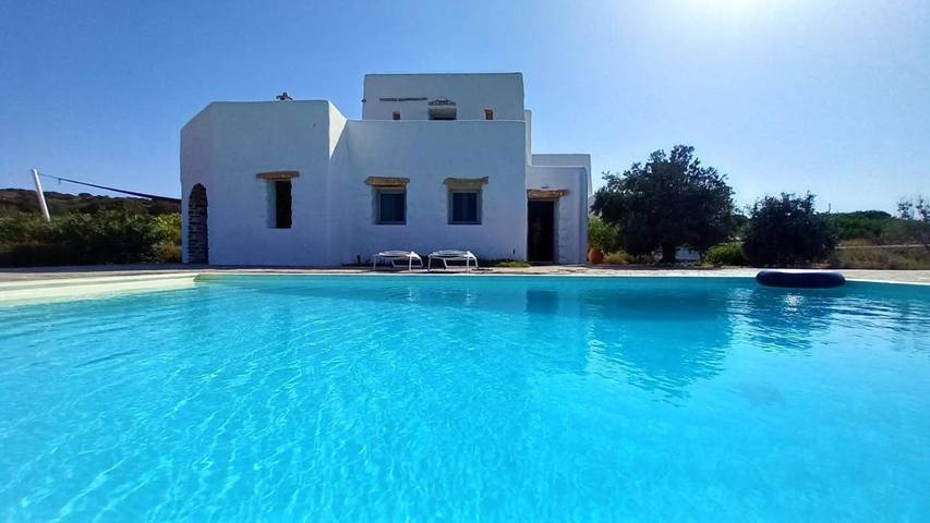 Villa voor 6 personen, with Balkon and Terras as well as Tuin and Zwembad in Aliki