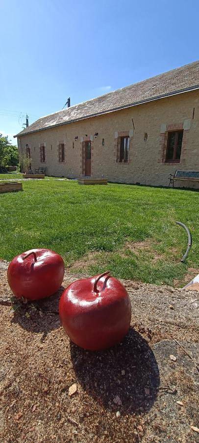 Double Room with Private Bathroom in Lézigné, Région d'Angers