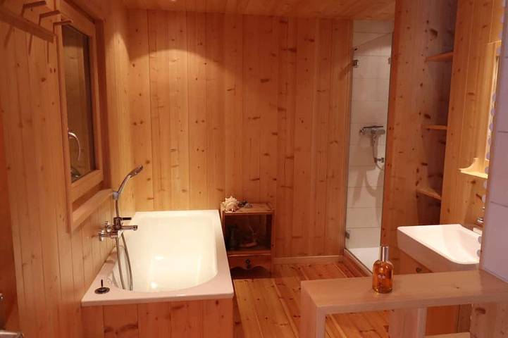Grosses Chalet für 10 Personen mit Terrasseaussen: 6-Zimmer-Halle, im Zentrum des Dorfes, Richtung C in Saint Luc, Anniviers