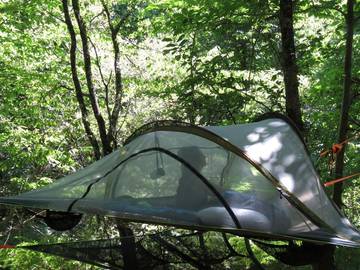 Tente pour 3 personnes, avec terrasse ainsi que jardin et piscine dans l' Ariège