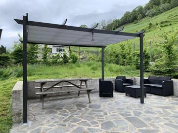 Gîte pour 8 personnes, avec jardin à Thiézac