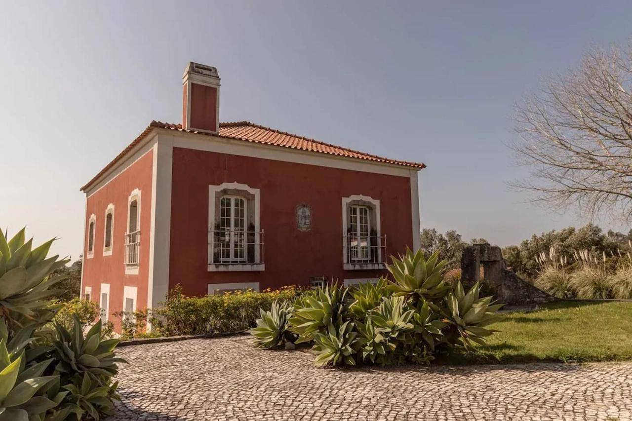 Four-Bedroom Chalet in Alcabideche, Costa de Lisboa