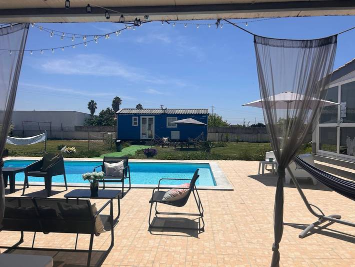 Tiny House with Shared Pool, Wi-Fi, and Air Conditioning