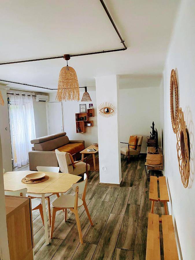 Gîte pour 2 personnes, avec piscine et terrasse dans Port du Vallon des Auffes - 3