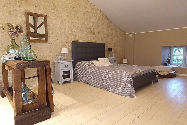 Location de vacances pour 5 personnes, avec Terrasse et Jardin à Antezant-la-Chapelle - 2