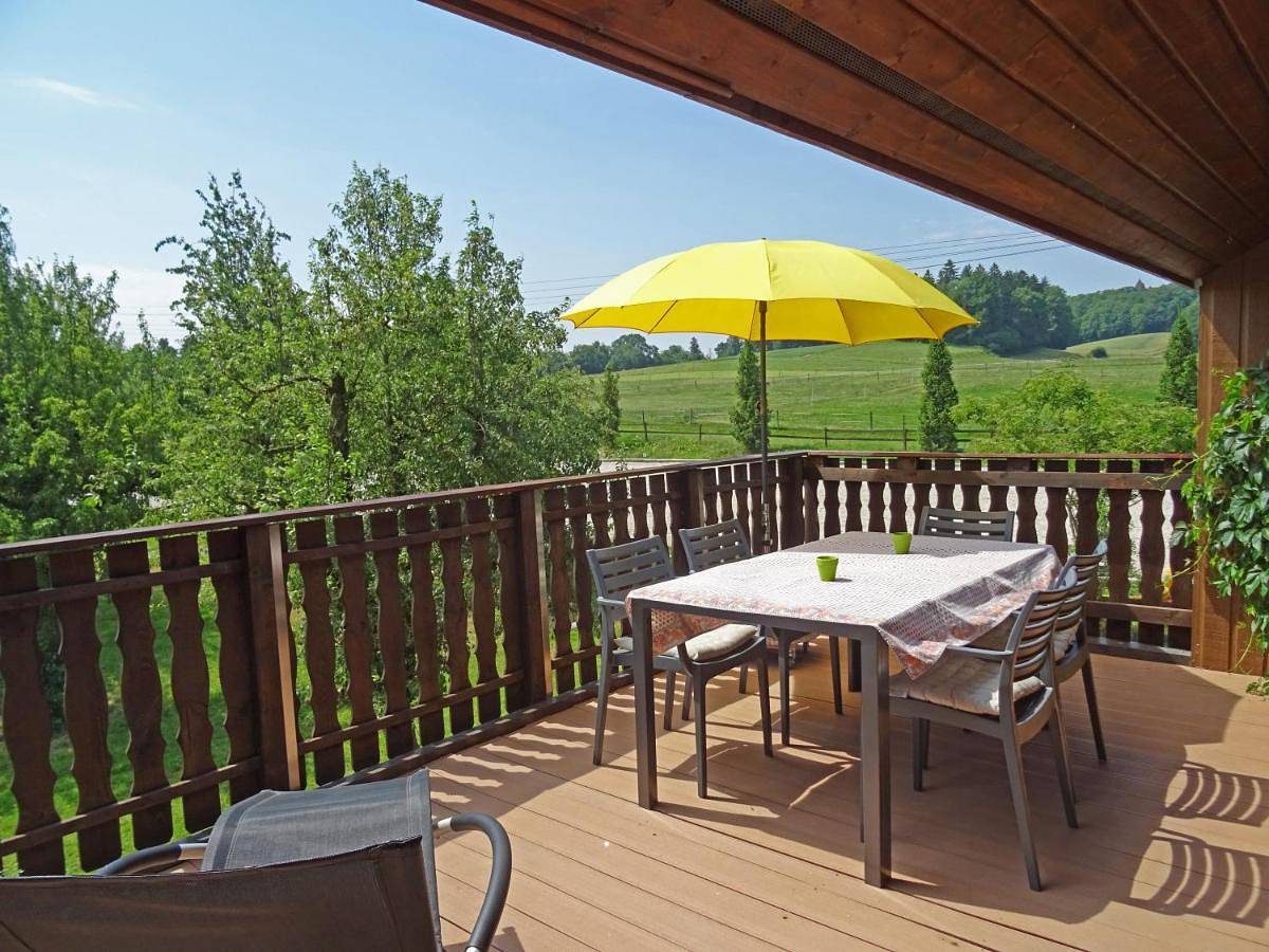 Guesthouse La Moliere, 3 bedrooms, private house, horse farm, full nature in Murist, Lake Neuchâtel