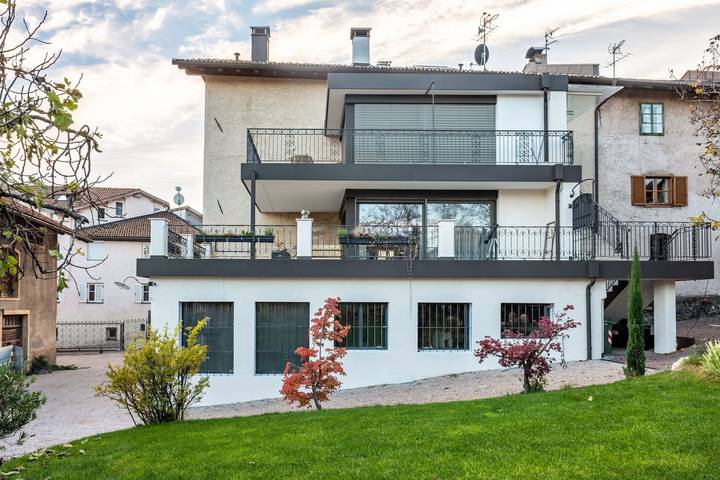 Entire apartment, Apartment "Eichhof Thymian" with Private Covered Terrace, Shared Garden & Wi-Fi in Tramin an der Weinstraße, Nonsberg Group