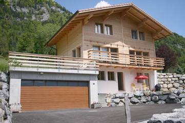 Gîte pour 2 personnes, avec terrasse ainsi que vue et jardin, animaux acceptés à Brienzwiler