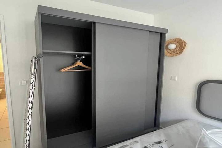 Entire apartment, Elegant Appt - 2Bdr/6P - Near Paris & La Défense in Suresnes, Hauts-de-Seine