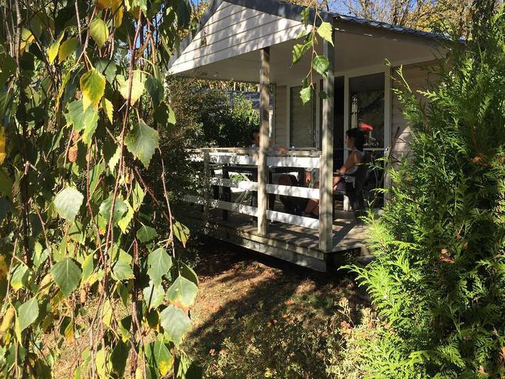 Flower Camping Les Granges - Mobilhome 4 personnes - Standard 27 m² (2 chambres) + terrasse in Luynes, Région de Tours