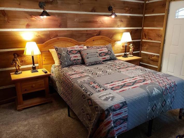 Vacation rental for 8 people, with yard and hot tub, with pets in Wisconsin