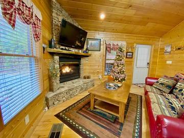 Glamping for 7 Guests in Wears Valley, Great Smoky Mountains National Park, Picture 4