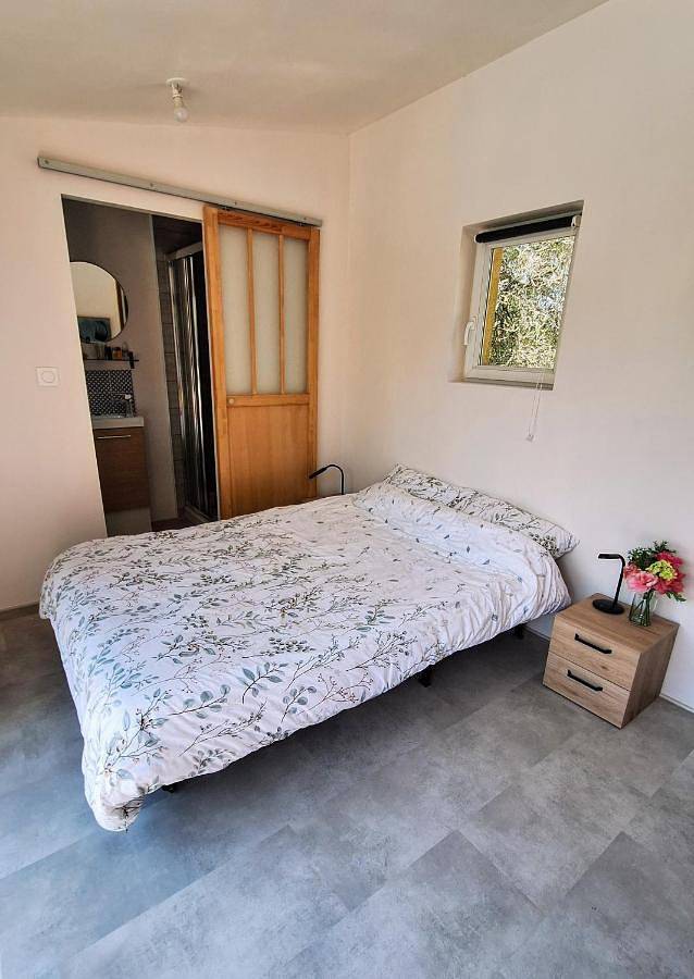 Location de vacances pour 2 personnes, avec terrasse ainsi que jardin et piscine à Lançon-Provence - 4