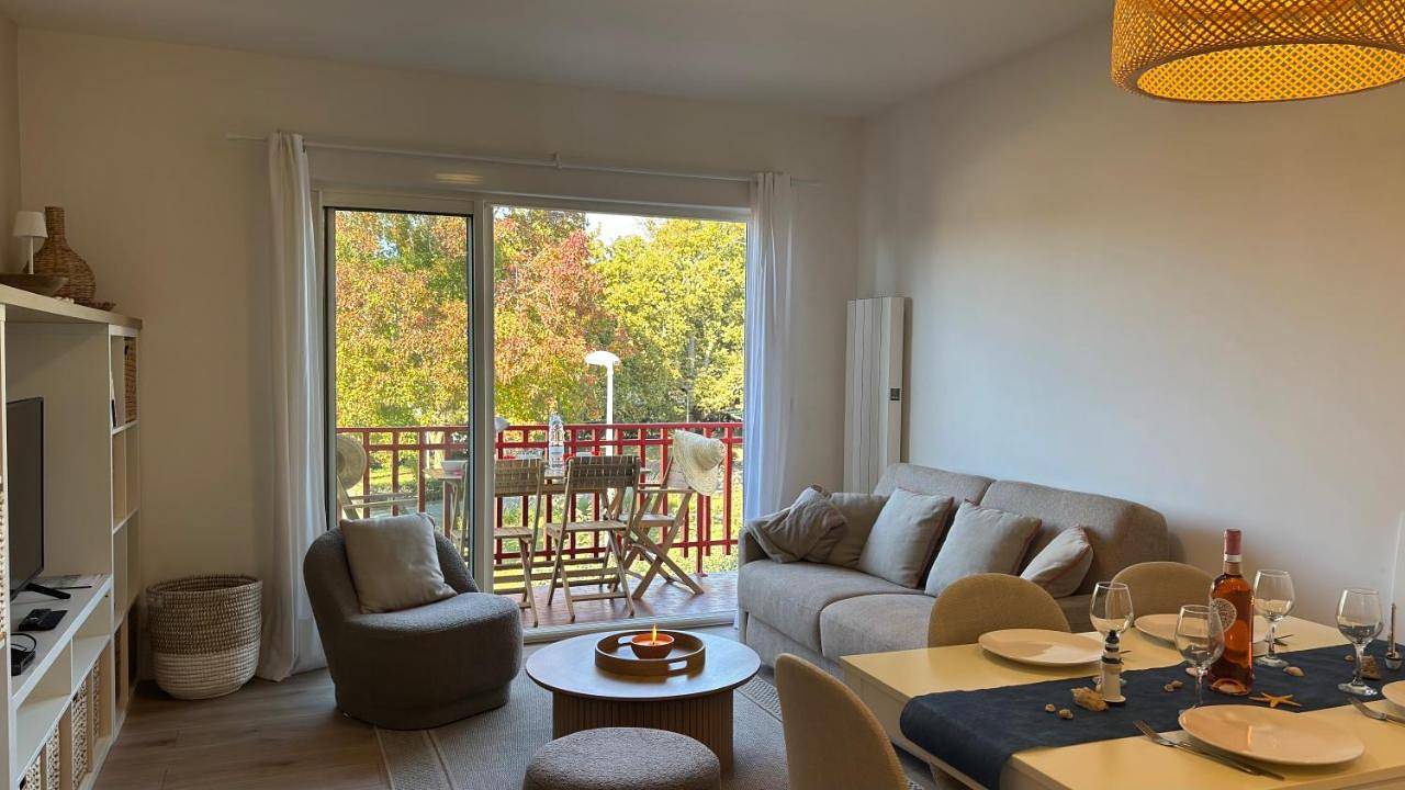 Appartement entier, T2, 50 m beach, balcony with sea view in Pyla-sur-Mer, La Teste-de-Buch