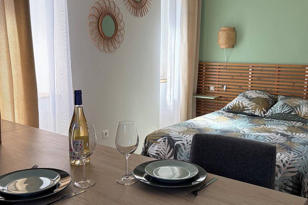 Appartement entier, 🌿 La source, gîte 30 m2, centre village , dans maison rénovée avec 4 gîtes in Vallon-Pont-d'Arc, Gorges de l’Ardèche