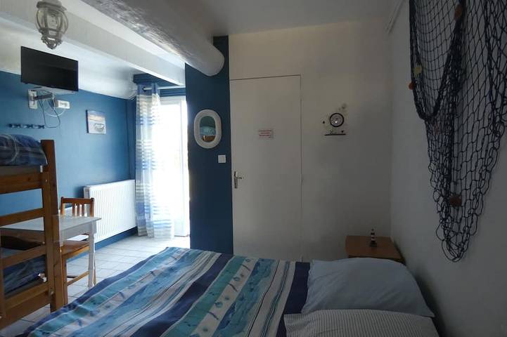 Gîte pour 54 personnes, avec jacuzzi ainsi que terrasse et jardin à Grillon - 3