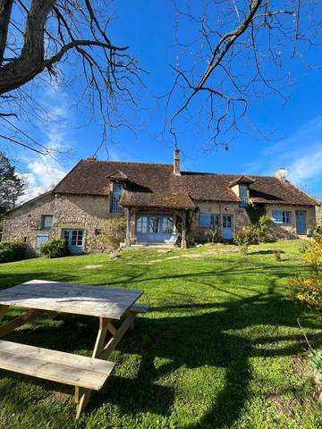 Gîte pour 14 personnes, avec jardin ainsi que vue et piscine à Saint-Marcelin-de-Cray