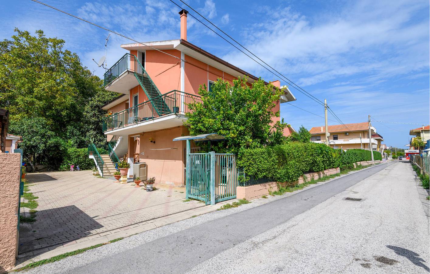Entire vacation apartment, Beach-side 1BR Apartment with View & Parking. in Città Sant'Angelo region, Adriatic Coast Abruzzo