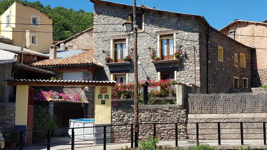 Apartamento de vacaciones para 11 personas, con piscina además de terraza y vistas, Se admiten mascotas en Pallars Jussà