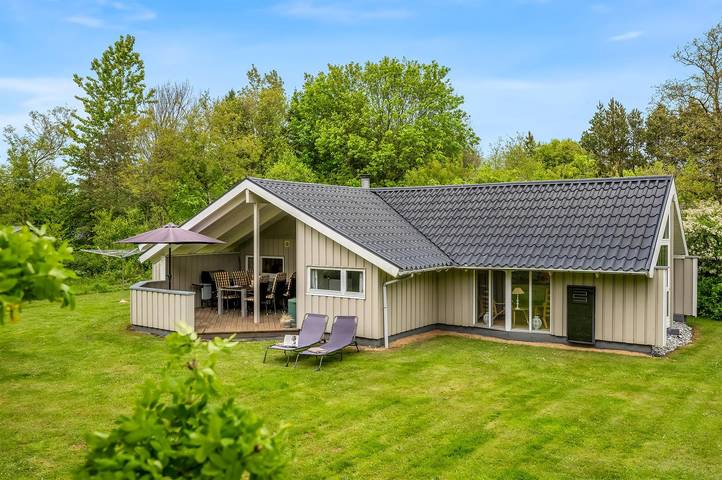 Feriehus for 6 personer, med Jacuzzi og Terrasse i tillegg til Sauna i Jegum