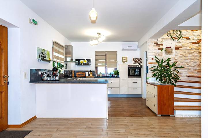 Villa pour 8 personnes, avec terrasse et sauna ainsi que jardin et piscine à Šibenik - 4