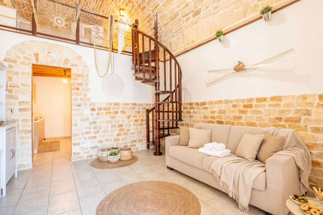 Appartamento intero, Elisa - Inside a 500 years old tower in spiaggia Algida, Giovinazzo