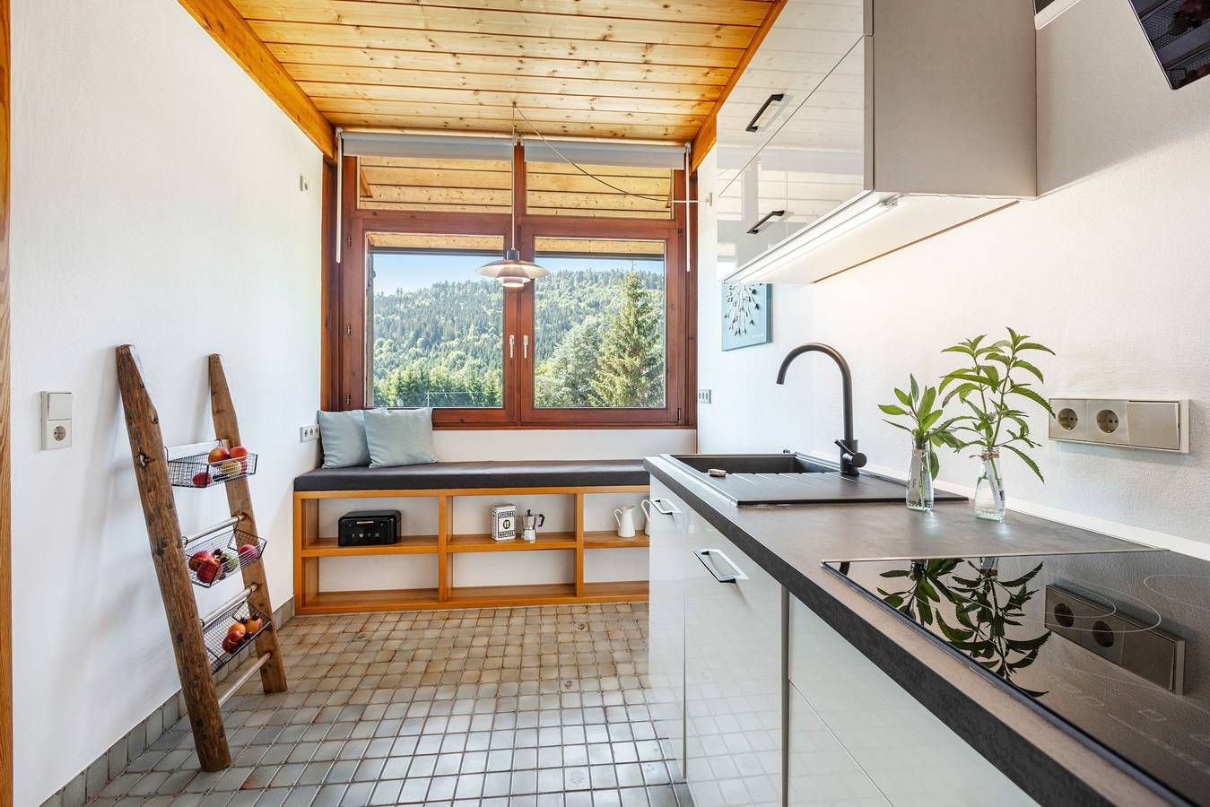 Ganze Wohnung, Haus Galerie – Einzigartige Ferienwohnung über 3 Etagen, am Bach, mit Terrasse, 2 Bäder & Galerie in St. Blasien, Südschwarzwald