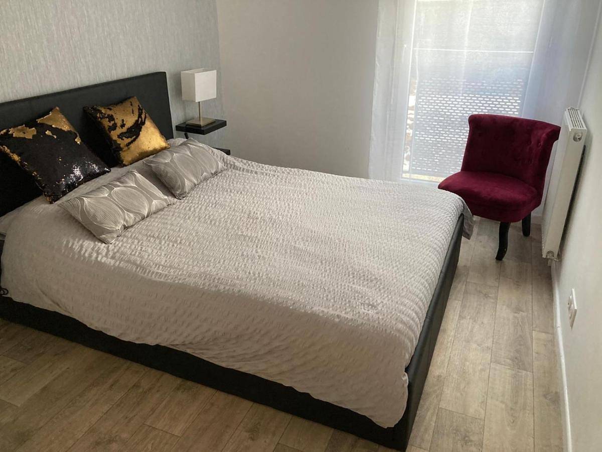 Appartement entier, Three-Bedroom Apartment in Les Ulis, Essonne