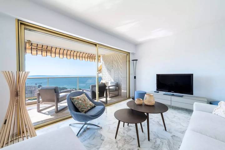 Gîte pour 4 personnes, avec terrasse ainsi que vue et piscine dans Cannes La Bocca - 4