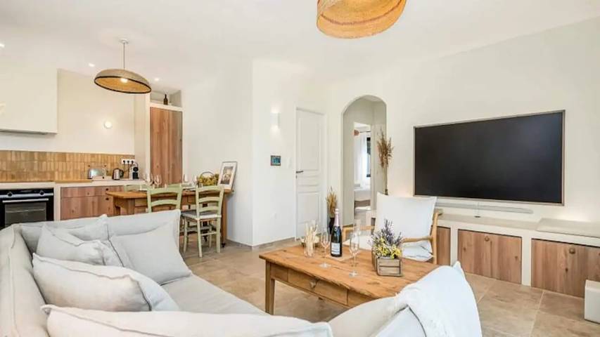 Gîte pour 7 personnes, avec Terrasse ainsi que Jardin et Piscine à Lourmarin