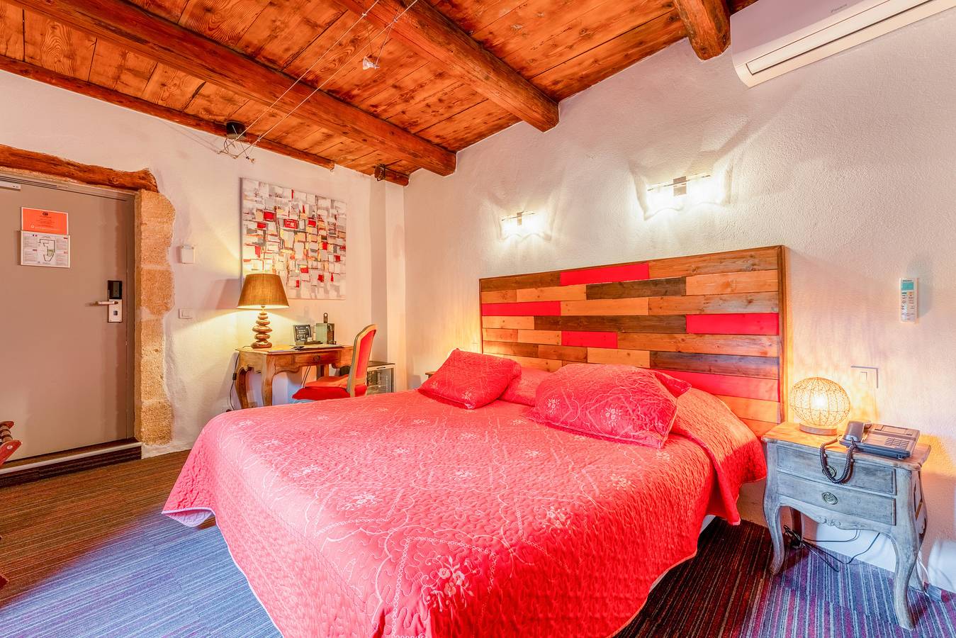 Chambre « Chambre 12 » avec piscine partagée, Wi-Fi et climatisation in Collias, Région de Nîmes