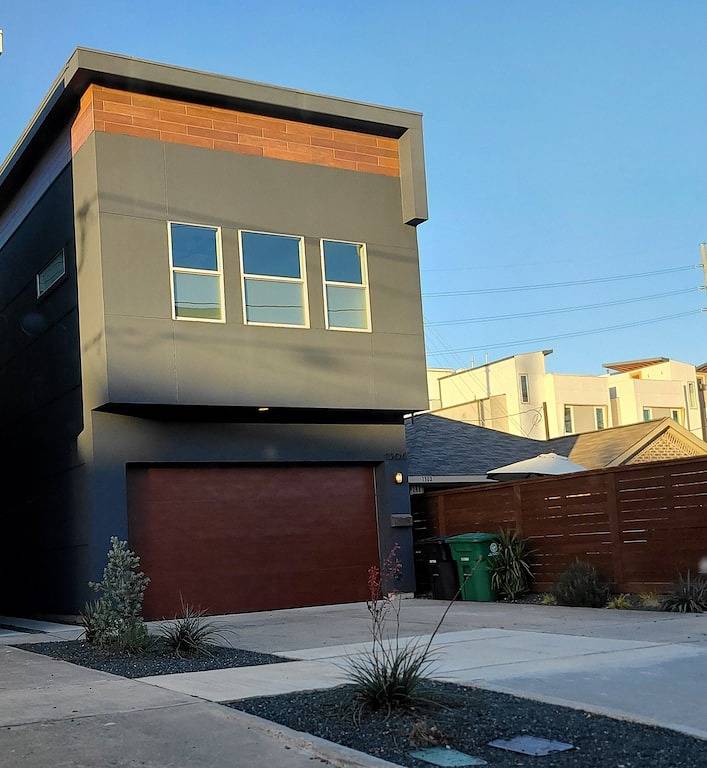 Dwellhtx Modern Designer Home 1 mi frm Downtown 2-Story Getaway w/ Views in Houston, Harris County