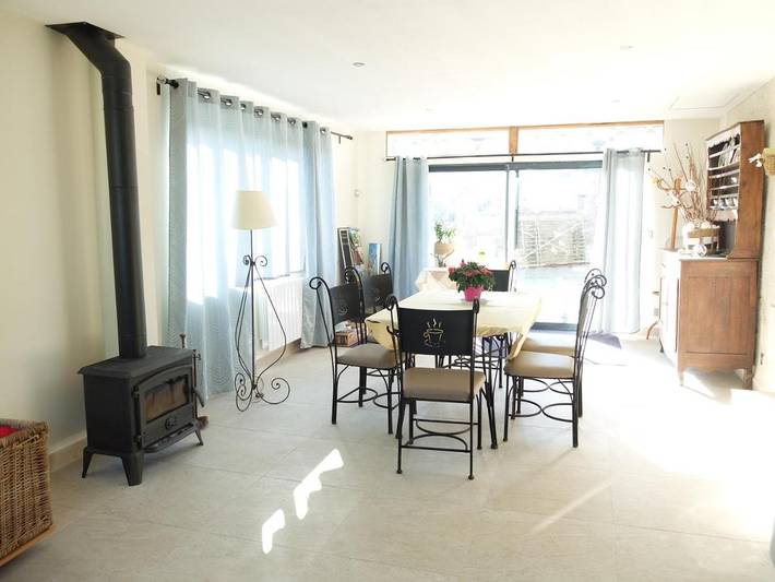 Location de vacances pour 6 personnes, avec vue et jardin à Villedômer