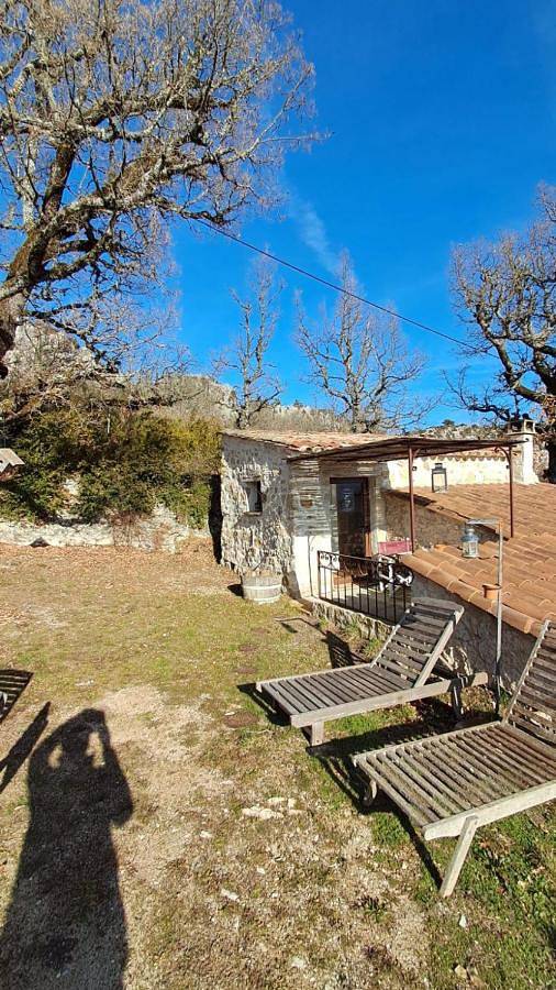 Maison d’hôte pour 2 personnes, avec terrasse ainsi que vue et jardin