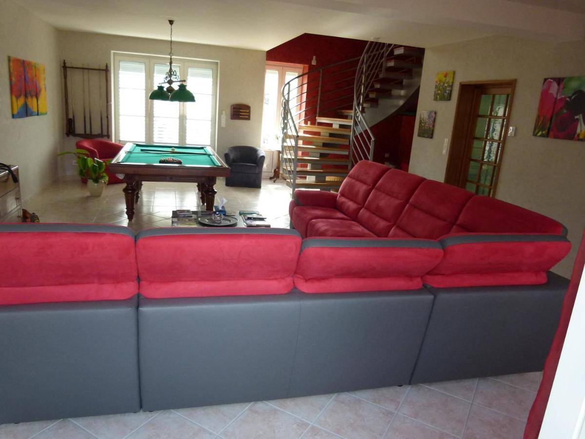 Gîte Lau'Livier- 9 pers Piscine chauffée et couverte in Haut-Bocage, Région de Montluçon