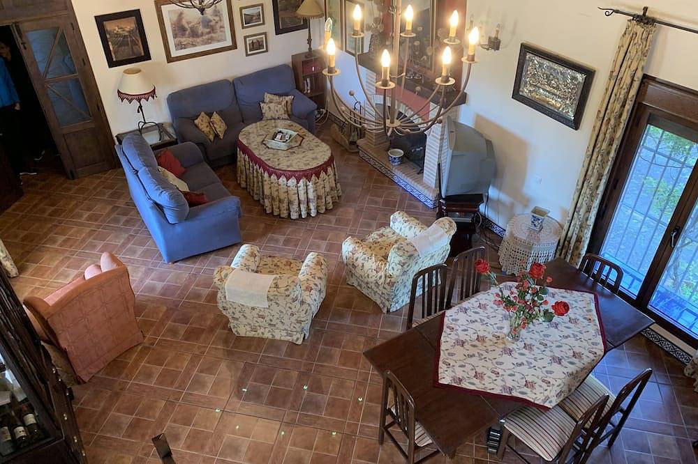 Gîte Las Colmenillas pour 9 personnes in Villamartín, Pueblos Blancos