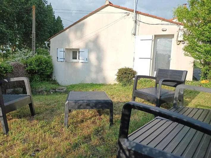 Gîte pour 5 personnes, avec jardin à Drain