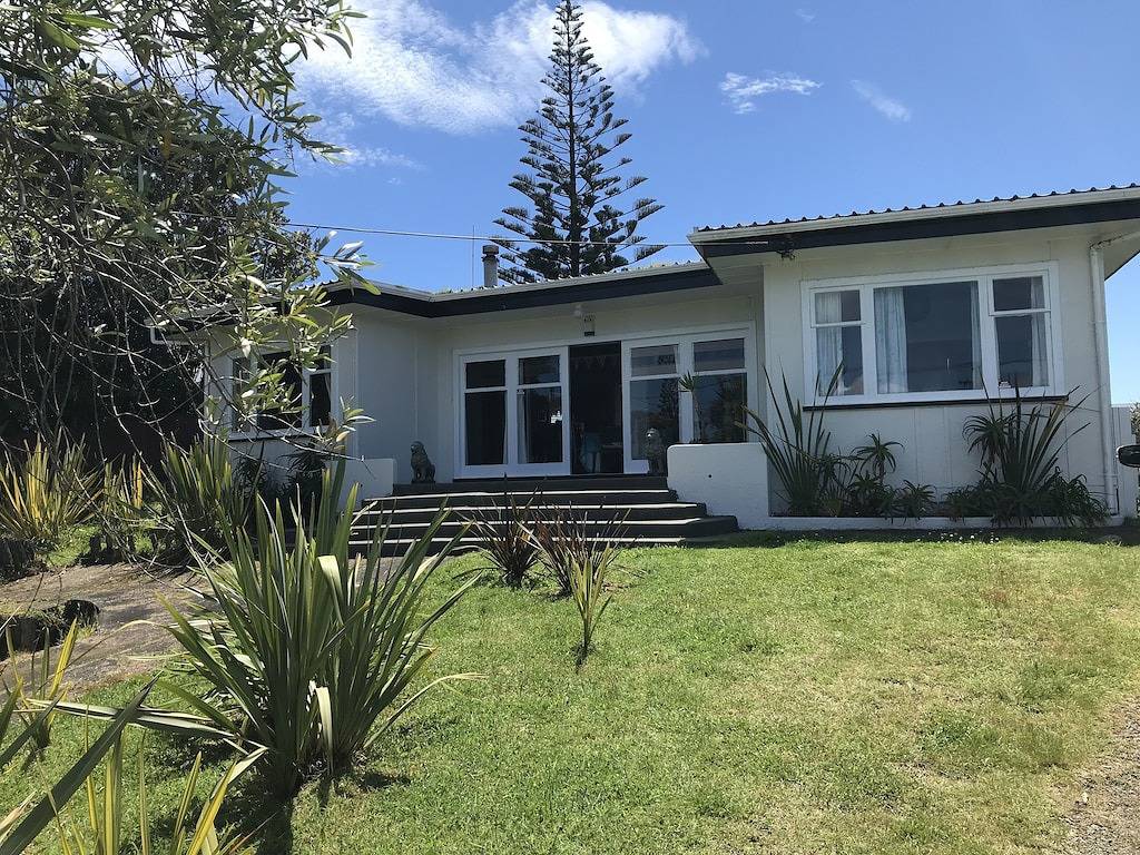 Funky 50's Beach House in Kapiti Coast District