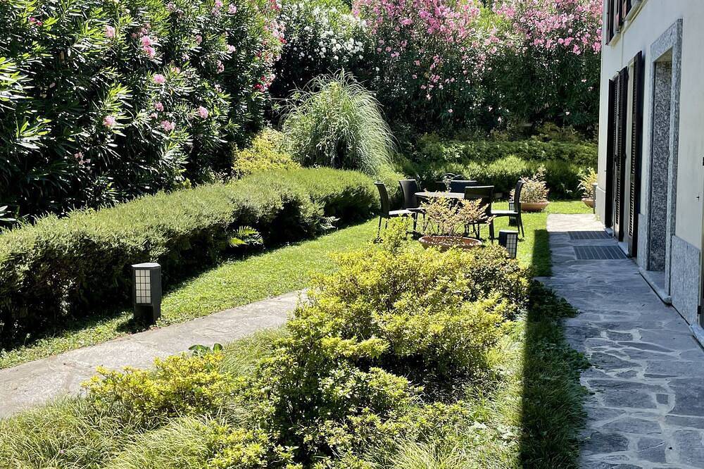Entire apartment, Next to the lake! Parking, garden, Dog welcome! in Bellagio, Comune di Bellagio