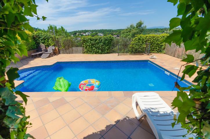 Casa rural para 12 personas, con jardín, Se admiten mascotas en Massanet de la Selva - 3