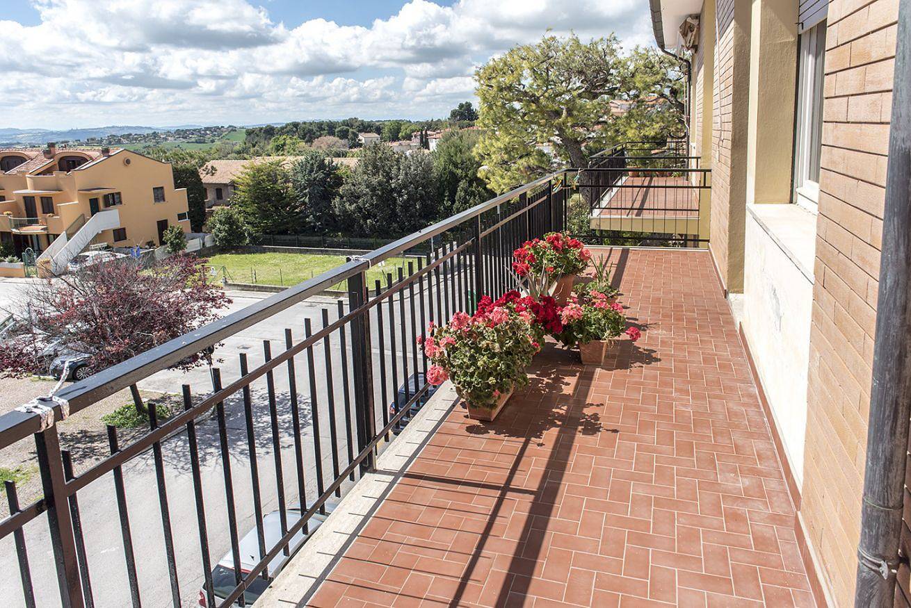 Entire apartment, S312 - Sirolo, large three-room apartment 100 meters from the centre in Sirolo, Riviera del Conero